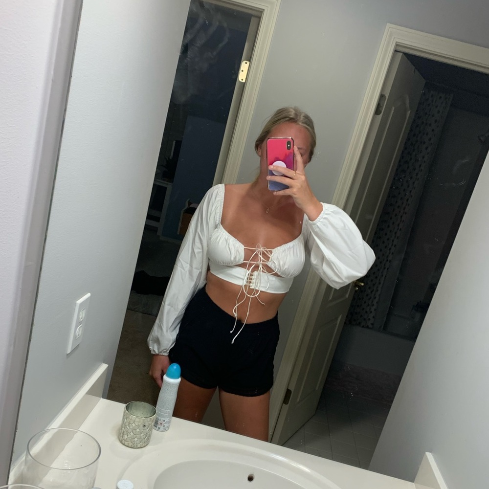 White top - Picture 5 of 5